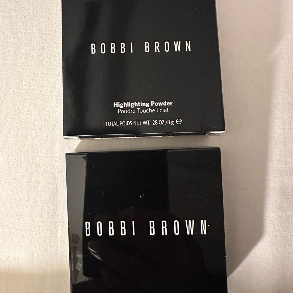 NWT/in box Bobbi Brown Highlighting Powder in Black Case quartz glow